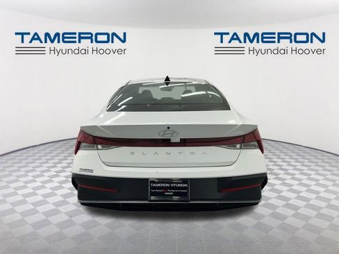 Used 2025 Hyundai Elantra SEL image 4