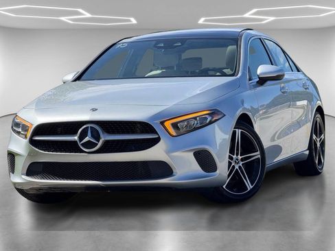 Used 2021 Mercedes-Benz A 220 image 1