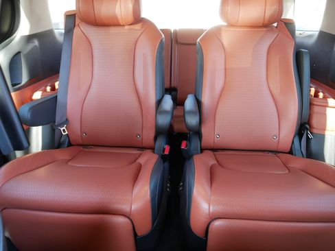 Certified 2025 Kia Carnival SX Prestige image 13