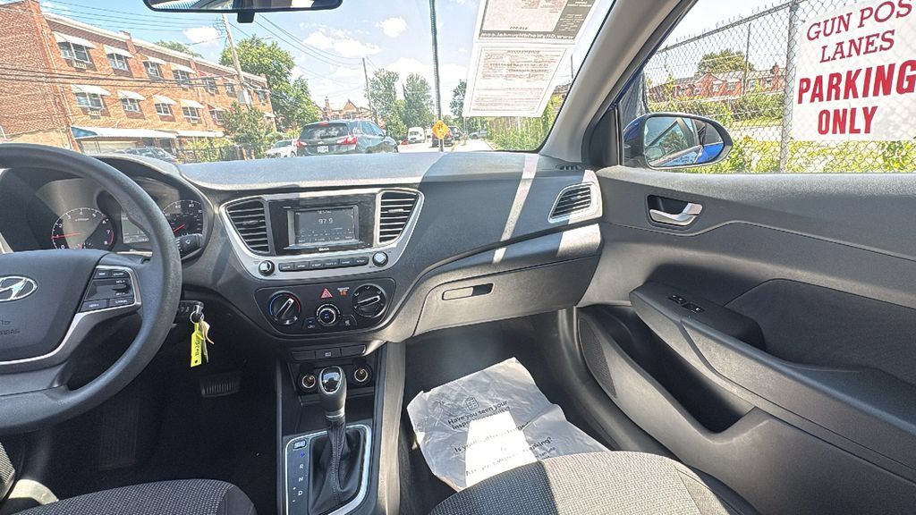 Used 2022 Hyundai Accent SE w/ Cargo Package FWD image 27