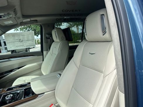 New 2026 Cadillac Escalade Platinum Sport w/ LPO, ONYX Package image 34