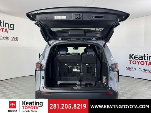Certified 2024 Toyota Sienna XLE Woodland Edition image 18