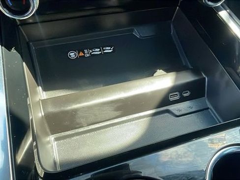 Used 2025 Chevrolet Tahoe Premier image 16