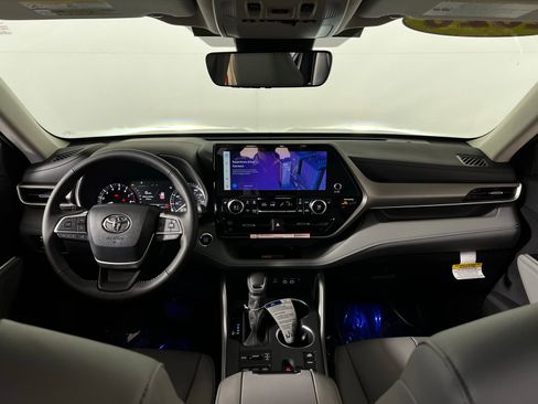 Certified 2026 Toyota Highlander XLE image 26
