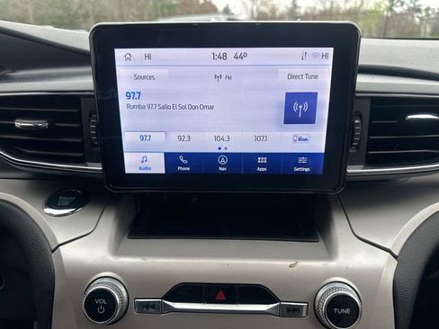 Used 2022 Ford Explorer XLT w/ Equipment Group 202A AWD/4WD image 28