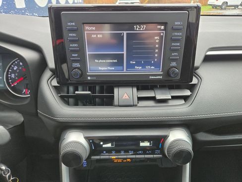 Used 2022 Toyota RAV4 LE image 19