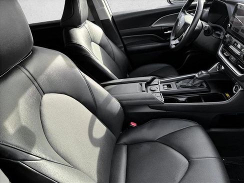 Certified 2025 Toyota Grand Highlander AWD image 20