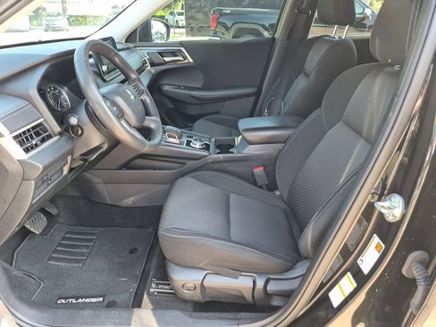 Used 2024 Mitsubishi Outlander ES AWD/4WD image 17
