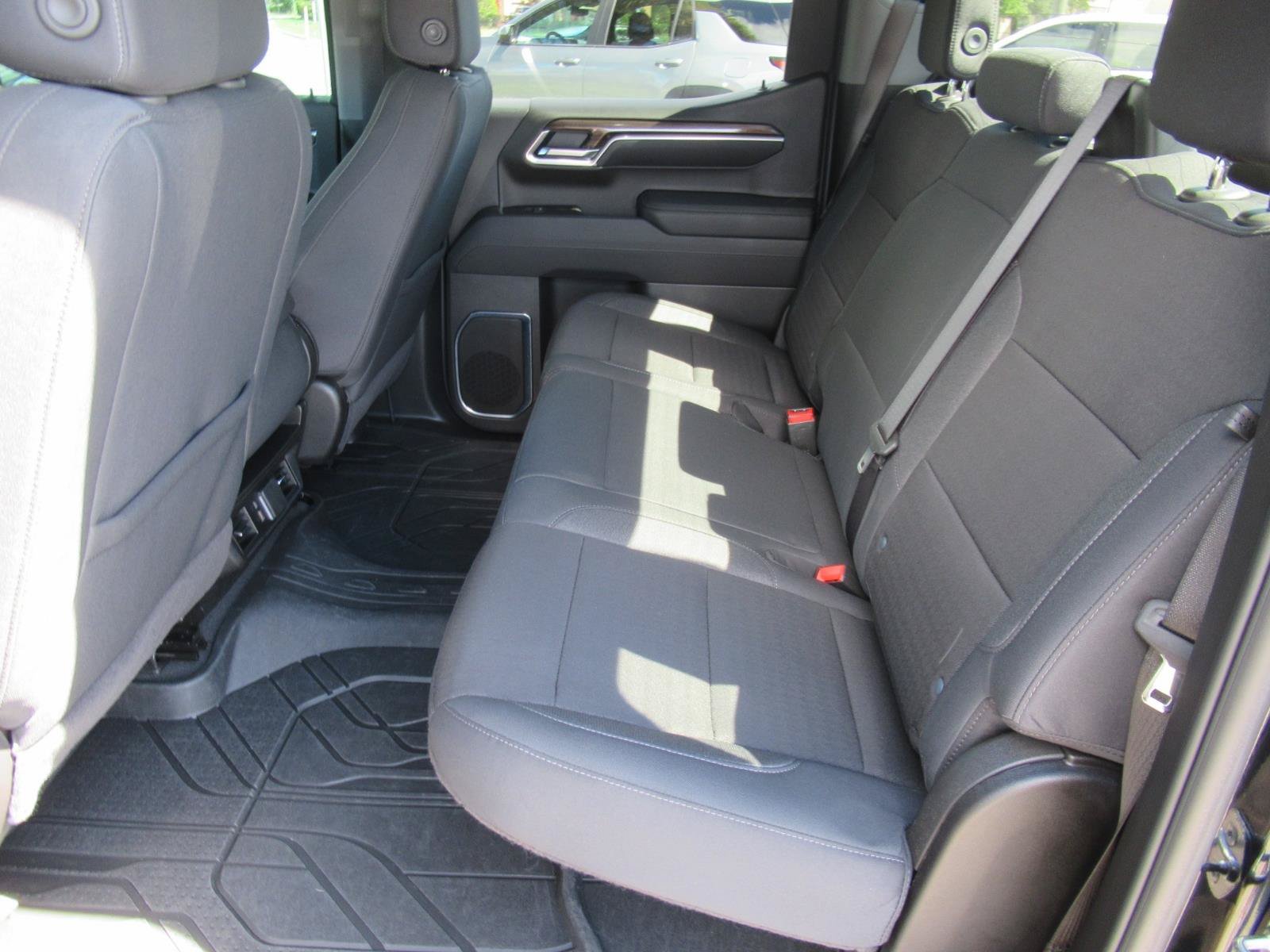 Used 2025 Chevrolet Silverado 1500 LT RWD image 35
