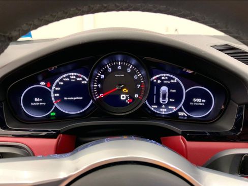 Certified 2022 Porsche Cayenne Platinum Edition image 24