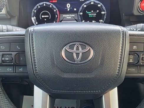 Used 2025 Toyota Tacoma TRD Sport image 18