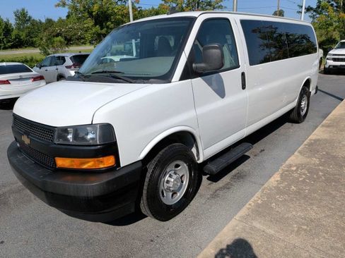 Used 2020 Chevrolet Express 3500 LS RWD image 2