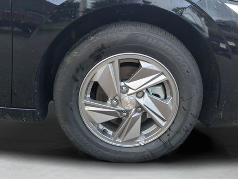 New 2025 Hyundai Elantra SE FWD image 11