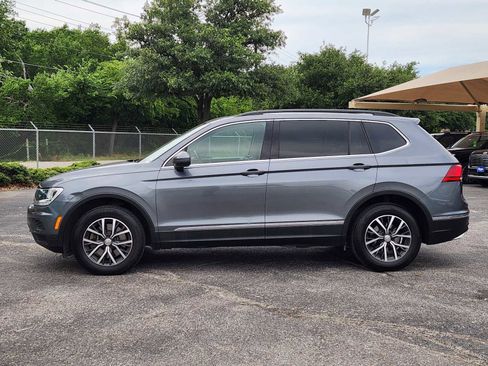 Used 2020 Volkswagen Tiguan SE w/ Panoramic Sunroof Package FWD image 4