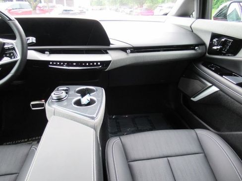 Certified 2025 Cadillac Optiq Sport 2 w/ LPO, Floor Liner Package AWD/4WD image 15