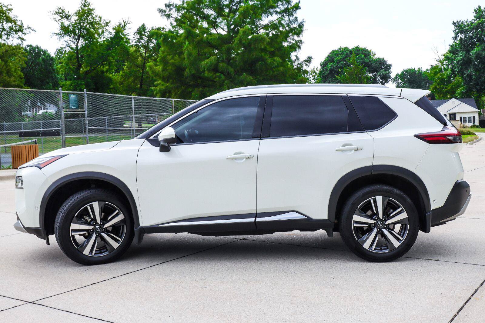Used 2023 Nissan Rogue Platinum w/ Platinum Premium Package FWD image 4