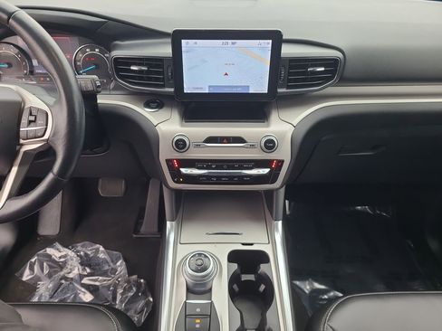 Used 2023 Ford Explorer XLT image 34