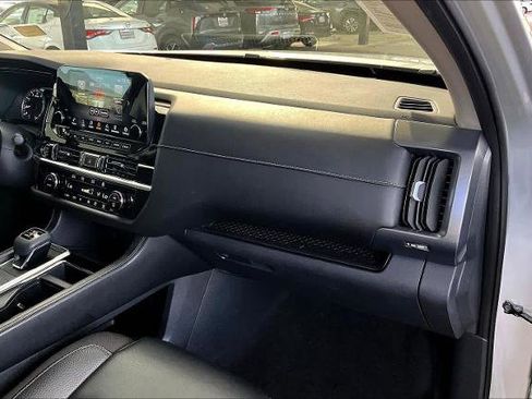 Certified 2023 Nissan Pathfinder SL w/ SL Premium Package image 18