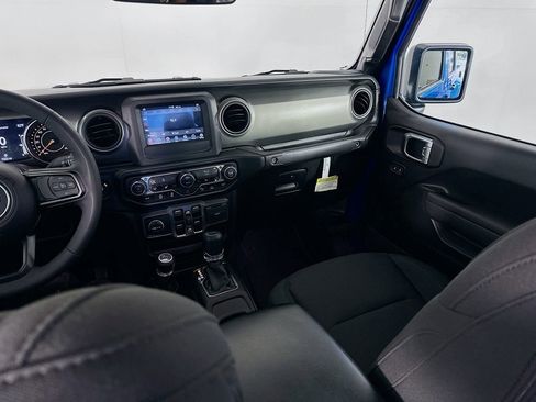 Used 2023 Jeep Gladiator Sport AWD/4WD image 23