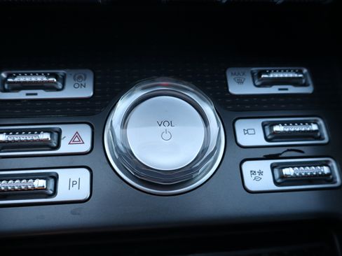 Used 2024 Lincoln Nautilus Reserve w/ Equipment Group 202A image 27