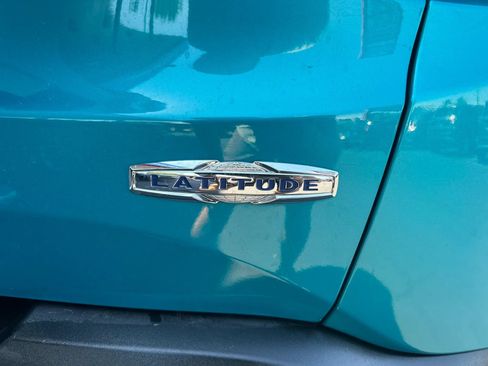 Used 2022 Jeep Renegade Latitude AWD/4WD image 18