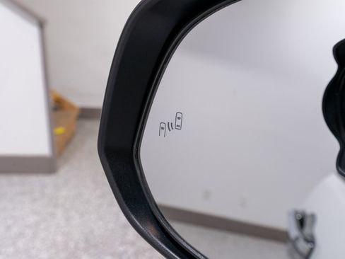 Used 2024 Toyota Tacoma Limited w/ Limited Package (LT) image 15