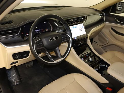 Used 2022 Jeep Grand Cherokee L Limited AWD/4WD image 28