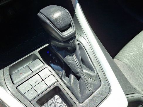 Used 2022 Toyota RAV4 XLE AWD/4WD image 14