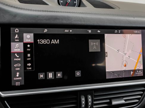 Used 2021 Porsche Cayenne image 31