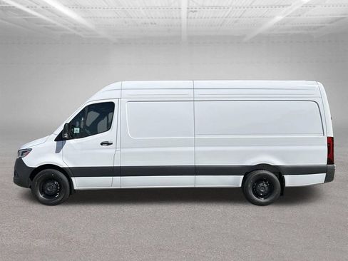 Used 2024 Mercedes-Benz Sprinter 2500 image 2