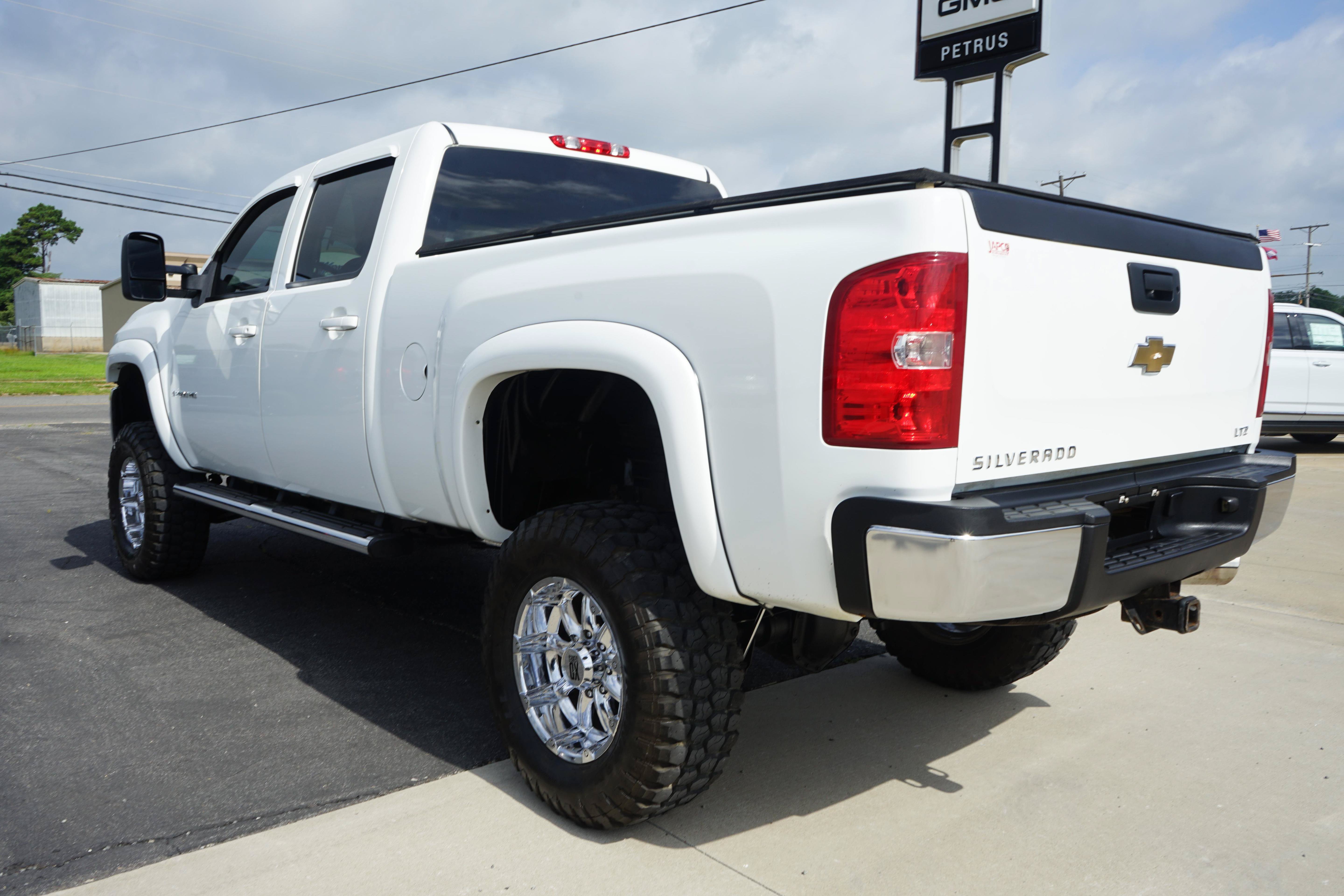 Used 2007 Chevrolet Silverado 2500 LTZ AWD/4WD image 3