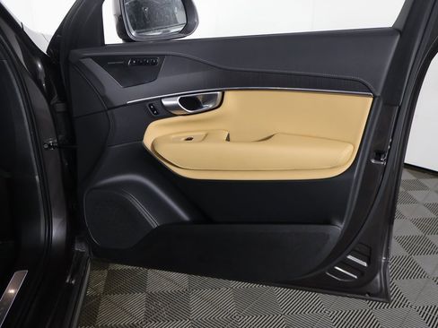 Used 2024 Volvo XC90 B6 Ultimate w/ Protection Package Premier image 30