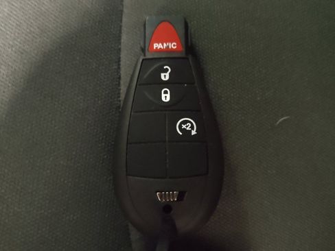 Used 2021 RAM 1500 Classic SLT image 32