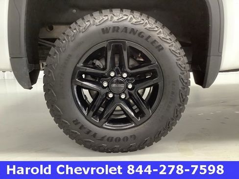 Used 2024 GMC Sierra 1500 AT4 w/ AT4 Preferred Package image 7