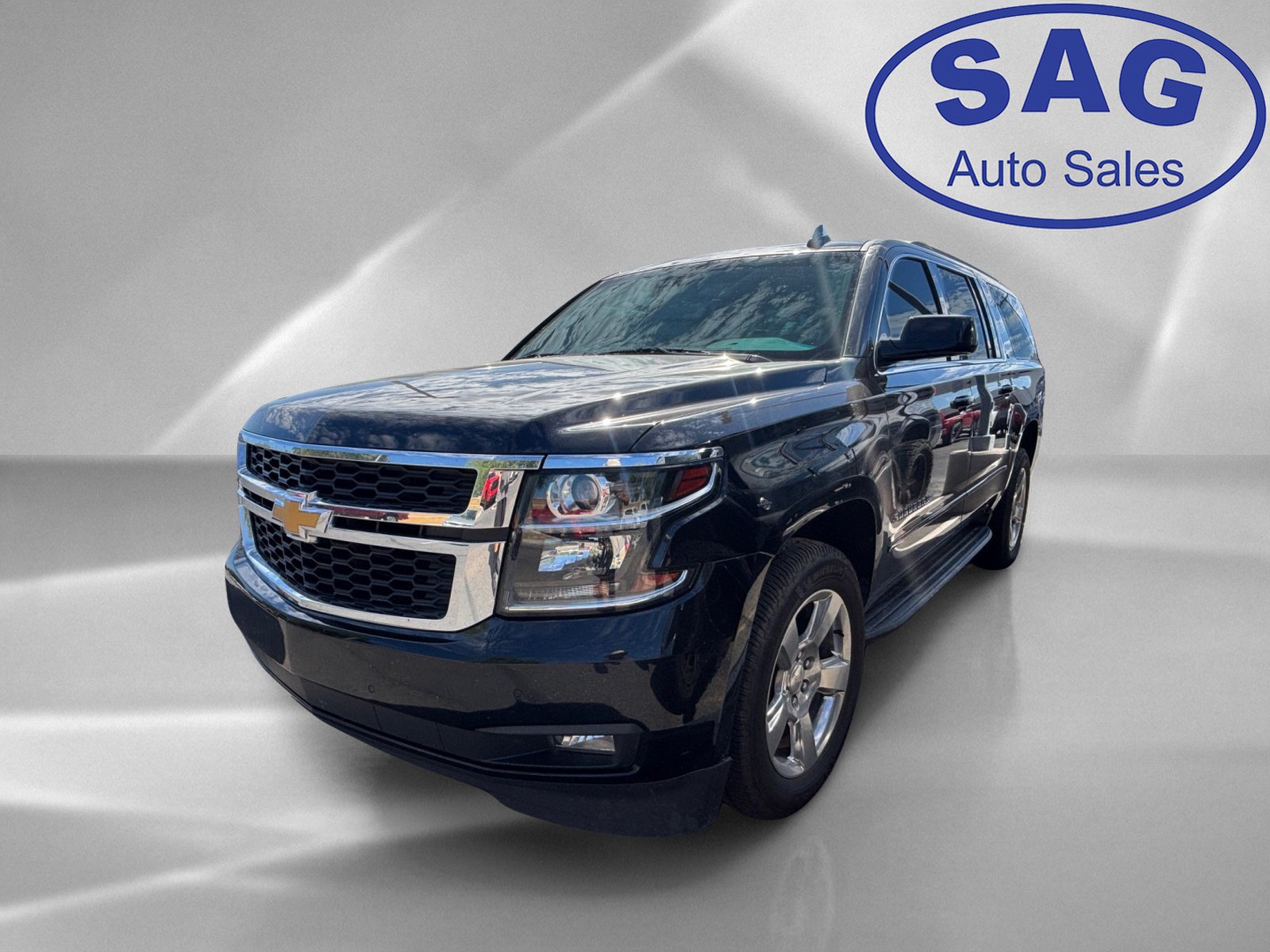 Used 2019 Chevrolet Suburban LT w/ Luxury Package RWD image 5
