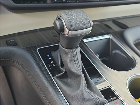 Used 2024 Toyota Sienna Platinum image 20