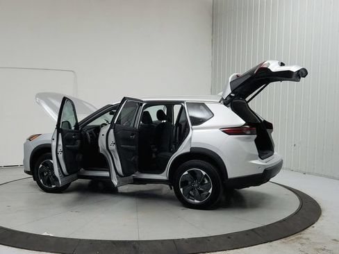 Used 2024 Nissan Rogue SV AWD/4WD image 13