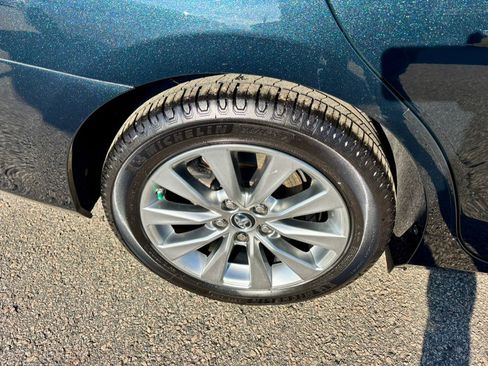 Used 2015 Toyota Camry XLE image 29