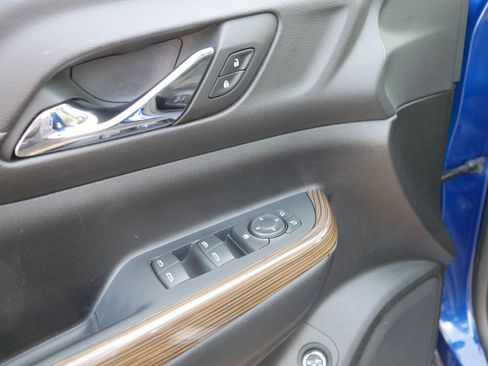 Used 2023 GMC Acadia SLE w/ Driver Convenience Package image 19