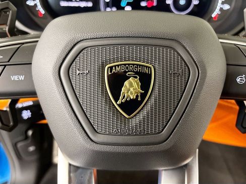 Used 2025 Lamborghini Urus SE AWD/4WD image 18