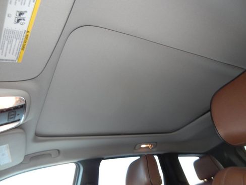 Used 2012 Jeep Grand Cherokee Overland Summit image 40