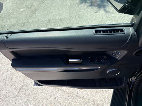 Used 2024 Ford Expedition XLT image 18