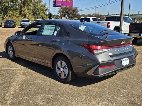 New 2026 Hyundai Elantra SE w/ Cargo Package image 3