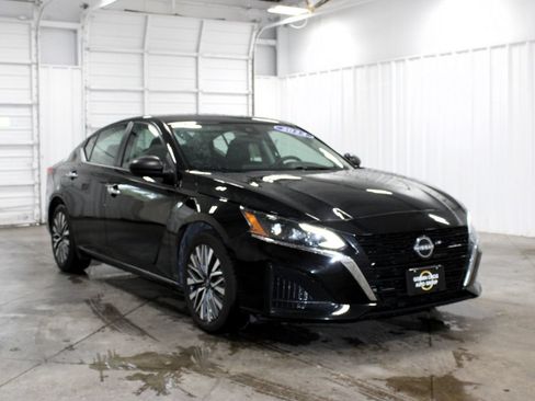 Used 2024 Nissan Altima 2.5 SV FWD image 47