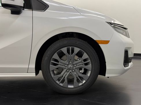 New 2026 Honda Odyssey Touring image 12