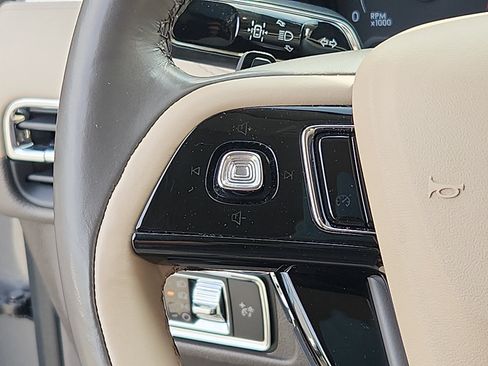 Used 2022 Lincoln Corsair AWD w/ Premium Package image 21