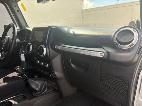 Used 2013 Jeep Wrangler Unlimited Sahara w/ Connectivity Group AWD/4WD image 22