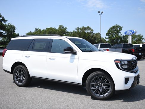 New 2027 Ford Expedition Platinum w/ Stealth Appearance Package RWD image 1