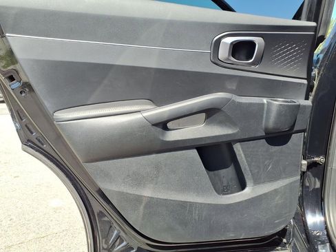 Used 2025 Kia Sorento LX image 23