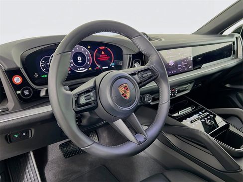 New 2026 Porsche Cayenne Base image 4